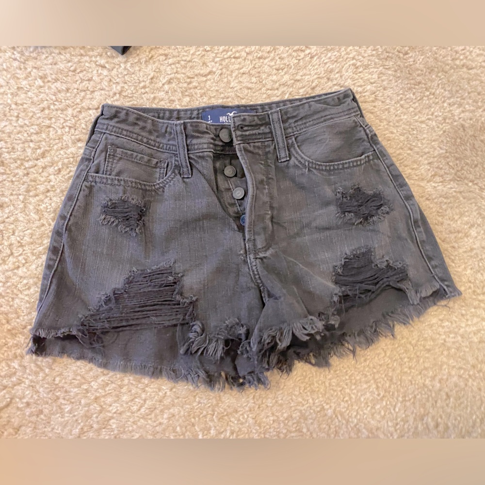 Hollister high rise mom short fringe cut